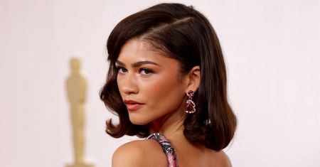 Zendaya trafiła w dziesiątkę. Na Oscary 2024 przyszła w obcisłej sukni we wzory