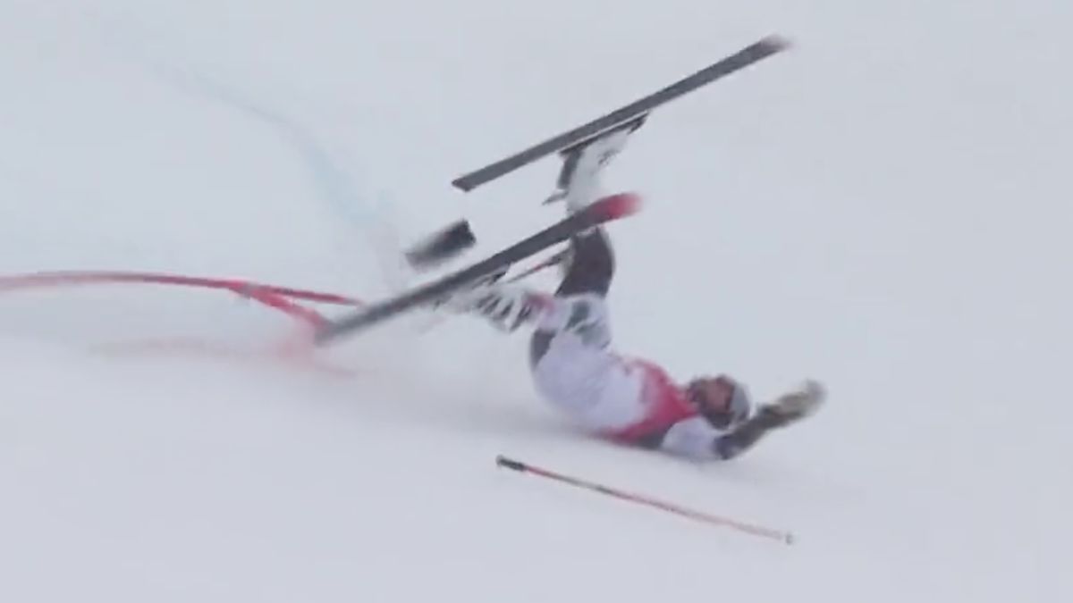 Upadek na trasie slalomu giganta 