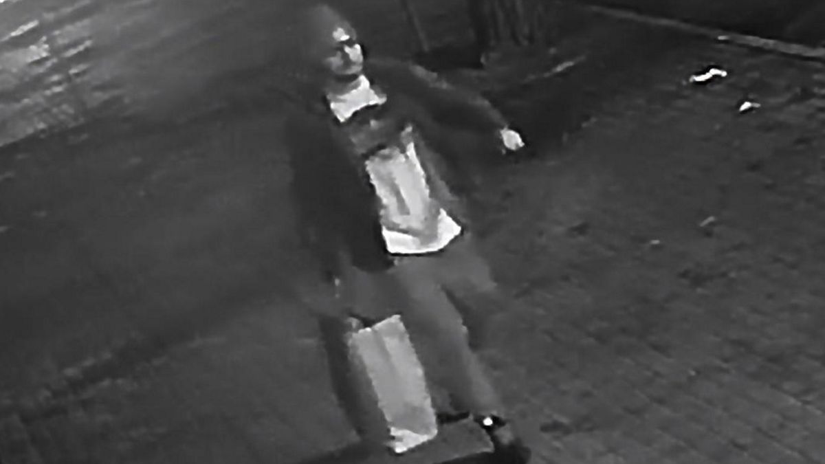 Policja pokazała zdjęcie sprawcy zamieszania