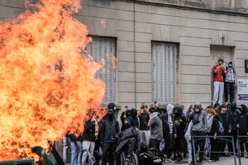 Wrze we francuskich liceach. Setki szkół bez normalnych lekcji