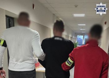 Najechał na idące chodnikiem osoby. Miał to zrobić celowo