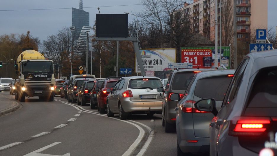 Dojazd do Rzeszowa w godzinach szczytu od południa wiąże się ze staniem w olbrzymich korkach.