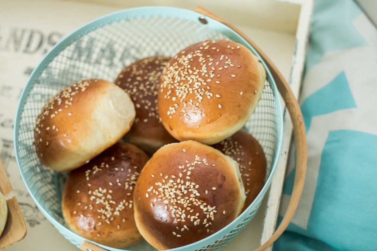 They smell so good that the whole family will run to the kitchen. You can't buy such buns in any bakery.