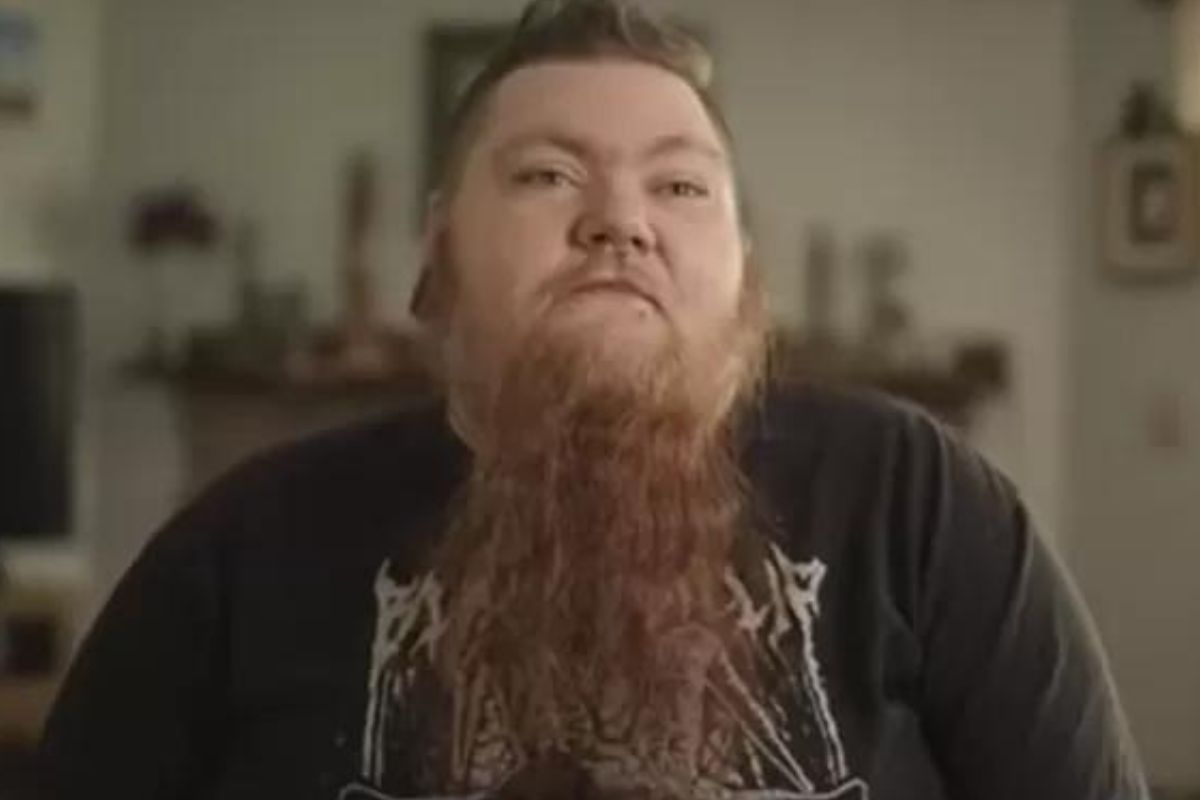 She was 13 years old when her beard began to grow.  “I shave three times a day” – O2