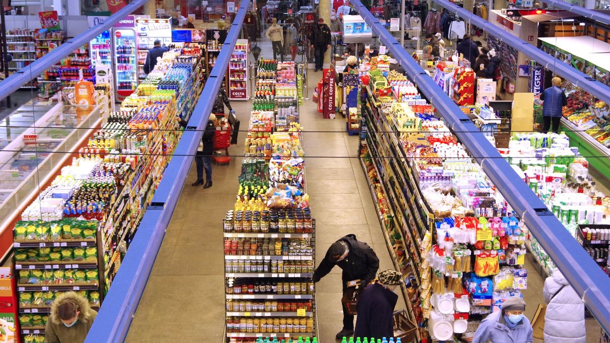 Narodowe ?wi?to Niepodleg?o?ci
PHOTO: ZOFIA I MAREK BAZAK / EAST NEWS 
Warszawa N/z zakupy spozywcze i przemyslowe w sklepie Spolem
ZOFIA BAZAK