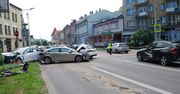 Zderzenie czterech aut w centrum miasta. Dwie osoby trafiły do szpitala