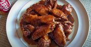 Prosty przepis na oryginalny obiad. Skrzydełka z kurczaka w Coca-Coli