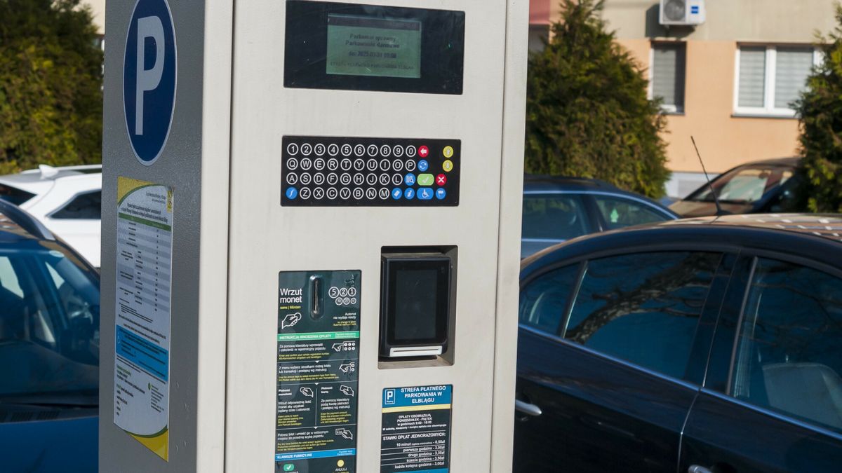 Akt oskarżenia w sprawie fałszywych kodów QR na parkomatach.