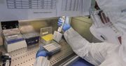 Koronawirus. Naukowcy rozszyfrowali RNA wirusa. W zespole są naukowcy z Polski
