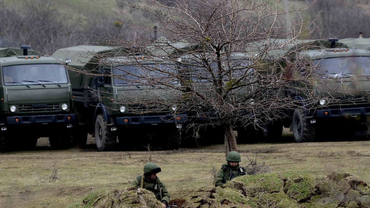 Okupacja ukrai�skiej bazy wojskowej w Pierewalnoje
Jakub Kami�ski
baza, baza wojskowa, jednostka, konflikt, Krym, niezidentyfikowani, okupacja, Pierewalnoje, Rosja, Ukraina, ukrai�ska, wojsko, �o�nierz, �o�nierze, aneksja Krymu, ingerencja rosyjska, kryzys ukrai�ski, na Krymie, na Ukrainie