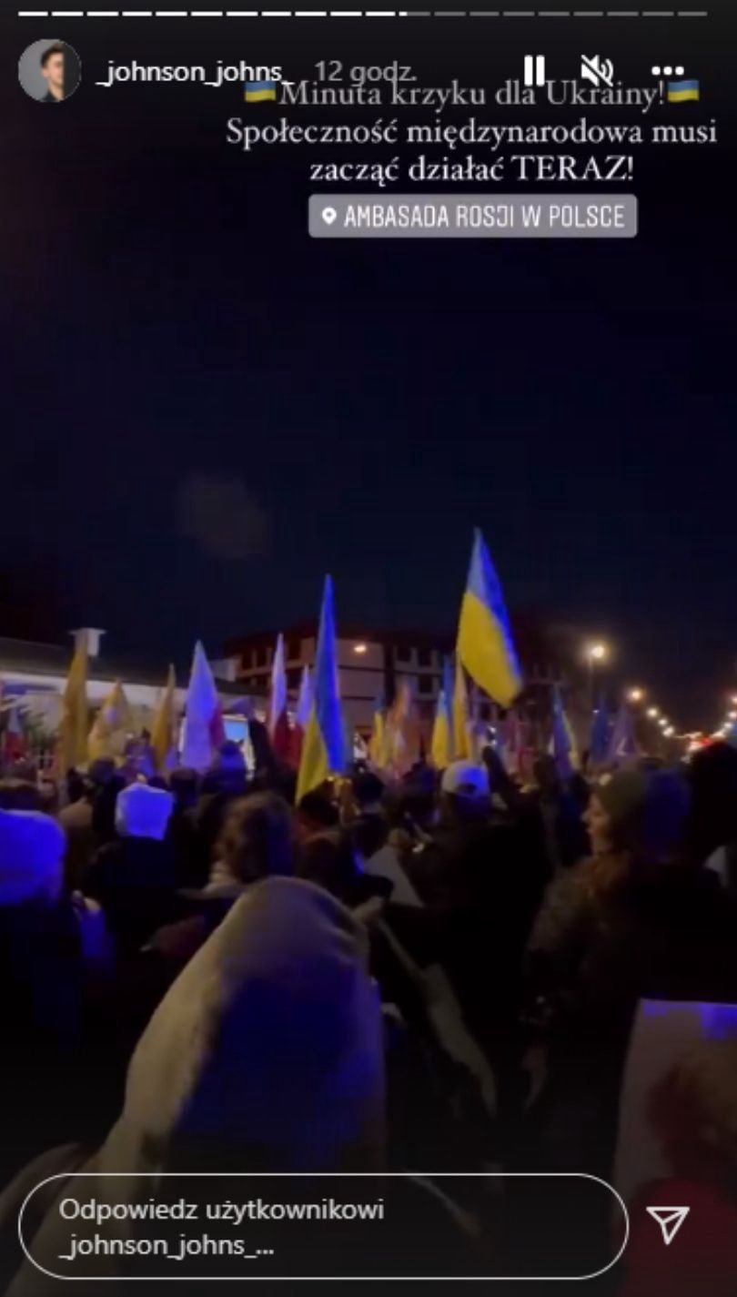 Znani protestują pod ambasadą Rosji w Warszawie