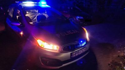 Ucieczka przed policją zakończyła się dla kierowcy w rowie.