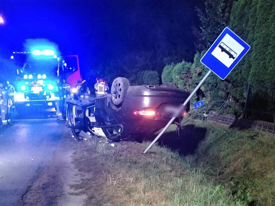 Ucieczkę jaguarem skończył na dachu. Potem próbował uciec pieszo