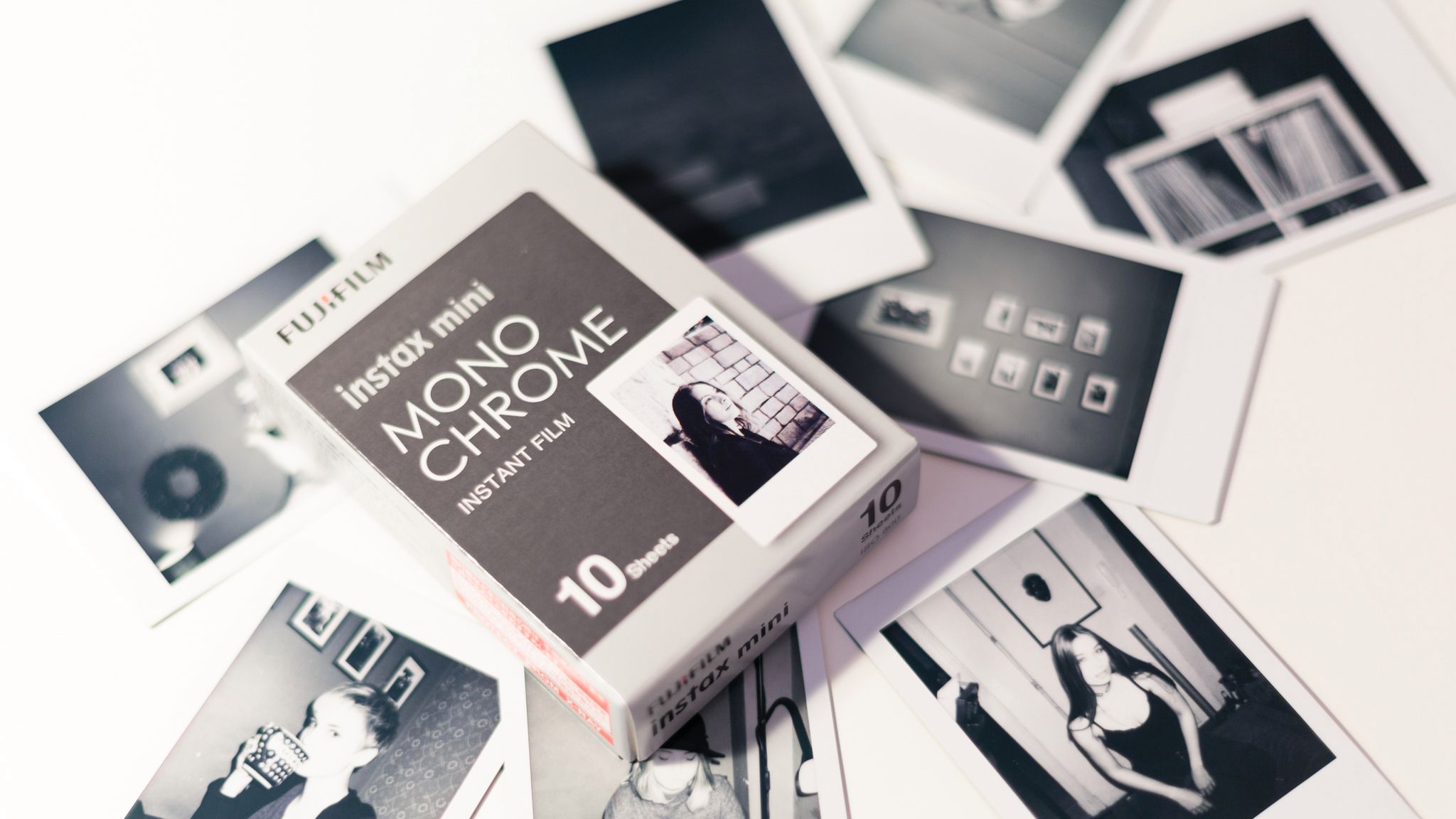 Wkłady Fujifilm instax mini Monochrome to gratka dla sentymentalnego minimalisty 1