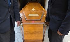 Wierni zbulwersowani cenami pogrzebu. 16-latkowi ksiądz też kazał zapłacić