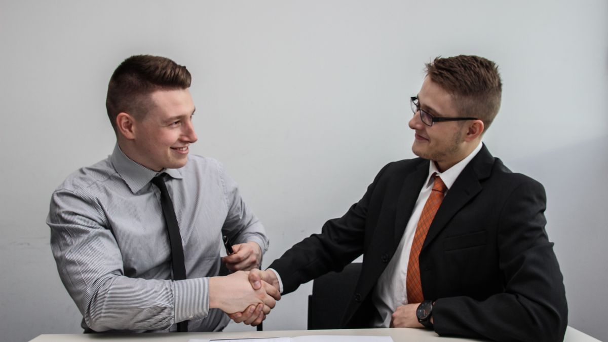 Przygotowanie do rozmowy o podwyżce po otrzymaniu awansu.