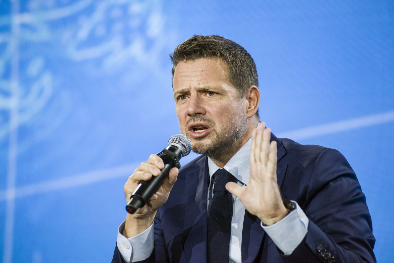 Trzaskowski o ekologicznym aucie. "Zmienię, jak będzie mnie stać"