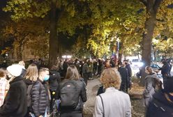 W Warszawie trwa protest po decyzji Trybunału Konstytucyjnego