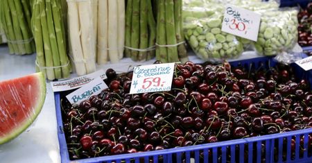 Gorzka pigułka lata. Rekordowe ceny czereśni i inwazja tureckich owoców