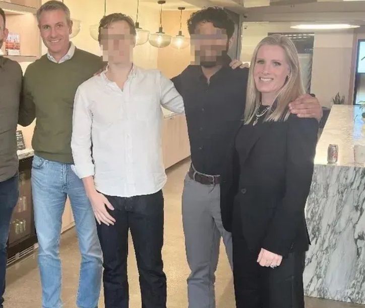 Para z koncertu Coldplay usunęła profile na Linkedin