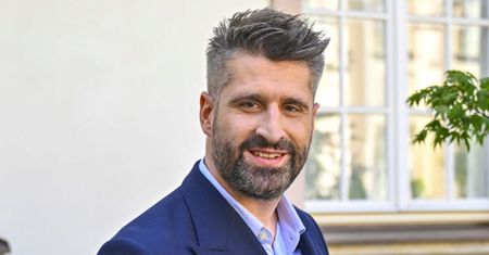 Piotr Gumulec niknie w oczach w "TzG"! Niesamowite, ile zrzucił. "Trzeba zmieniać ubrania"