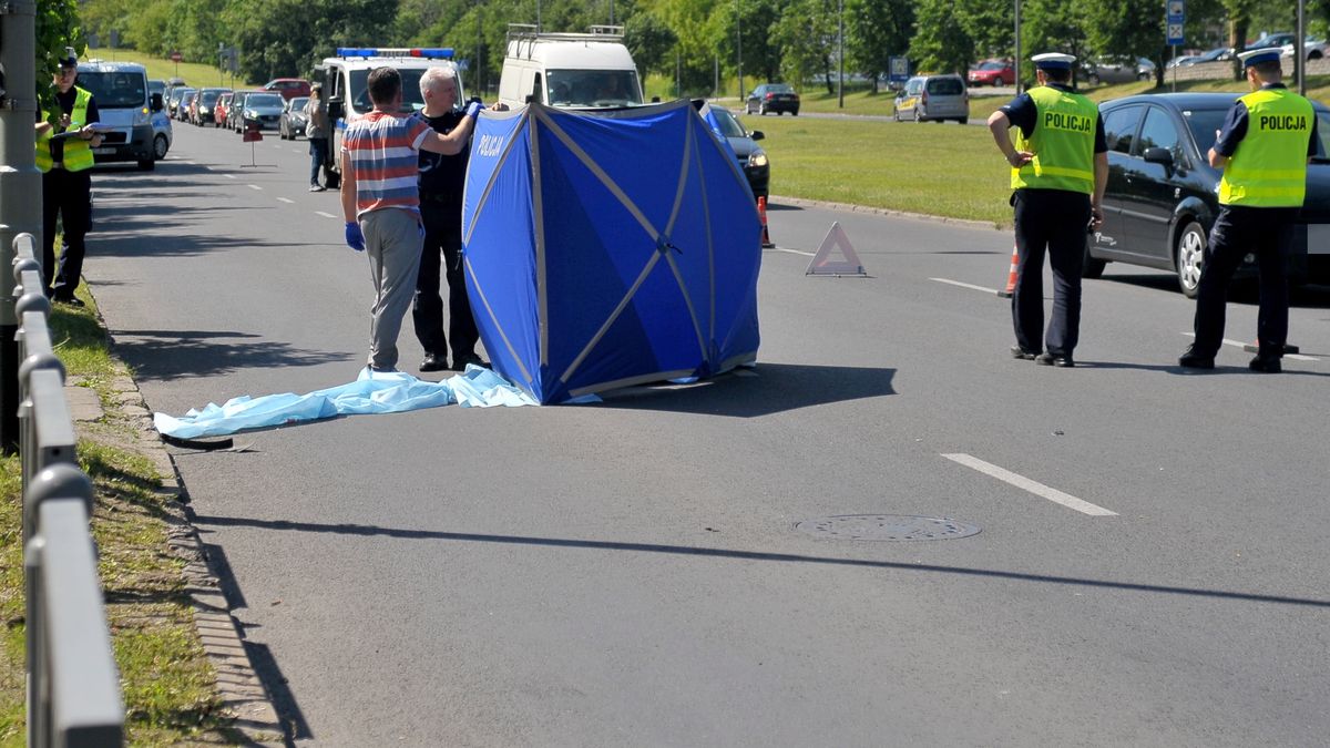 Zgodnie z przepisami użytkownik hulajnogi powinien poruszać się po chodniku