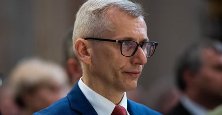 Wtargnięcie do biura senatora. "Wyciągnął nóż i zaczął grozić"