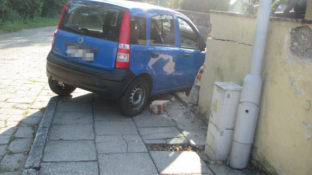 Ten kierowca "skasował" wcześniej znak. Miasto może - ale nie musi - naprawić szkody z ubezpieczenia sprawcy