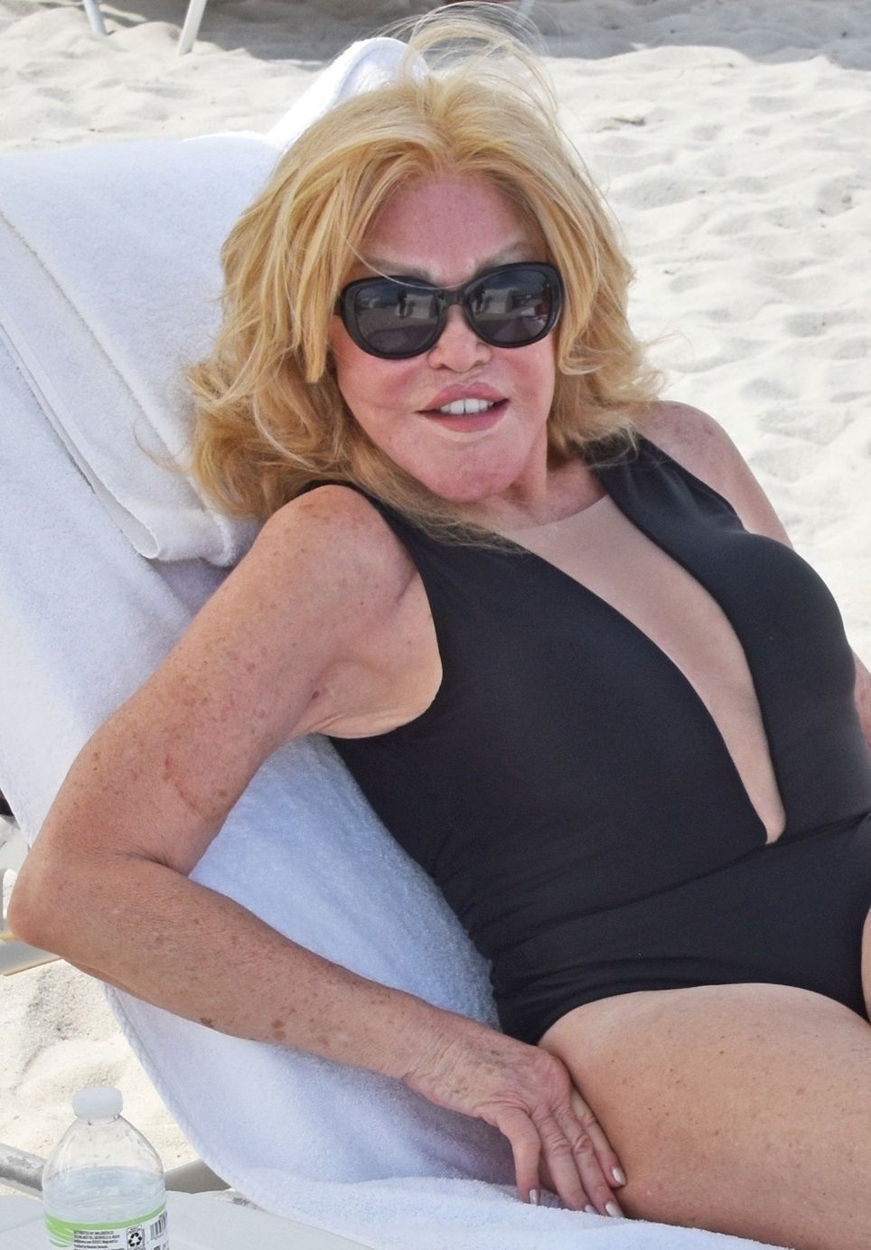 84-letnia Jocelyn Wildenstein na plaży