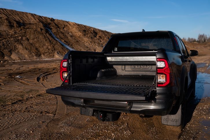 Isuzu D-Max i Toyota Hilux