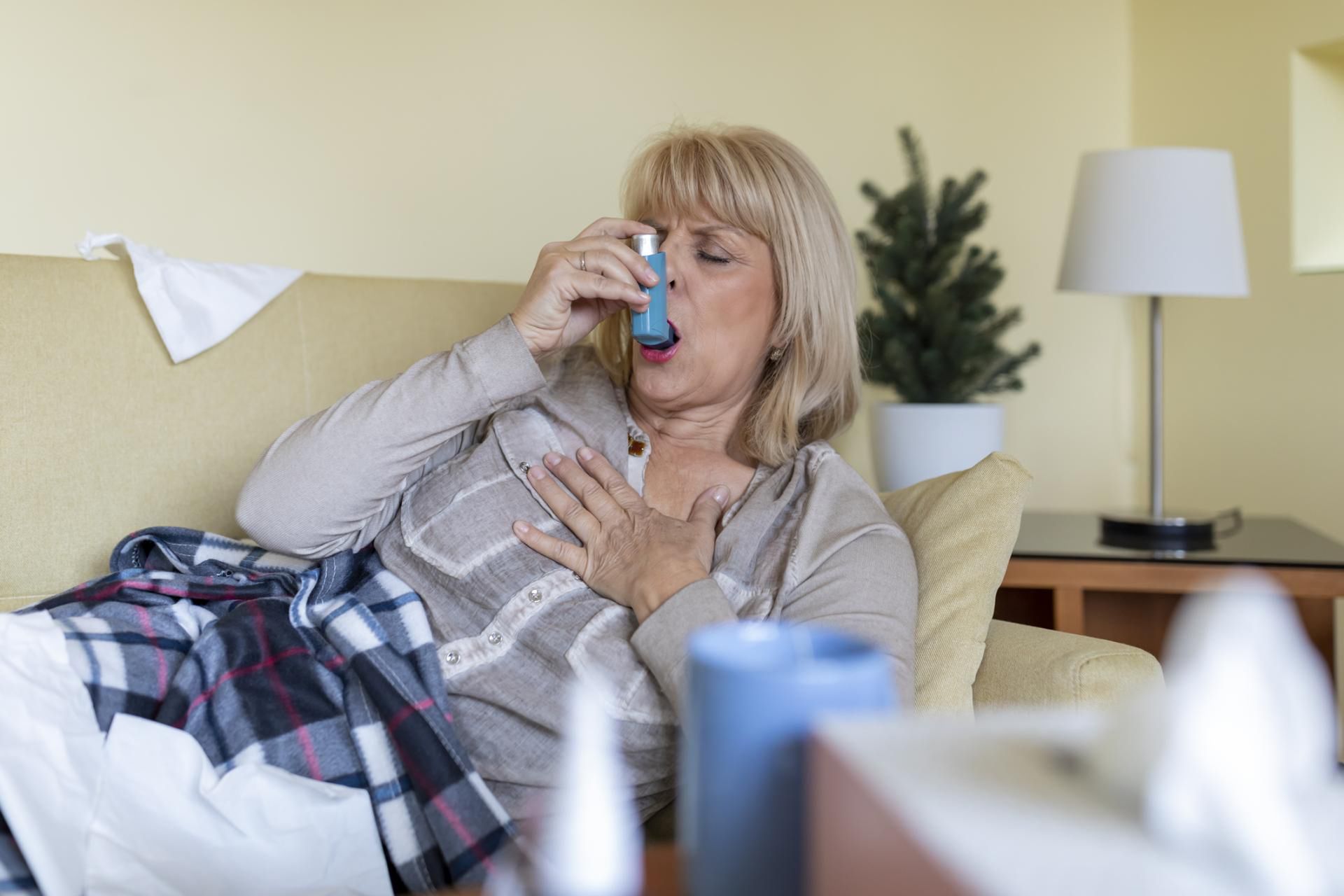 Papuzica może prowadzić do rozwoju zapalenia płuc