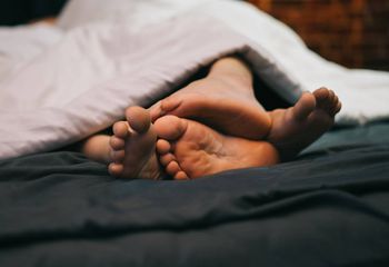 Problemy intymne Polaków. Seksuolog: "Seks zaczyna się w głowie"