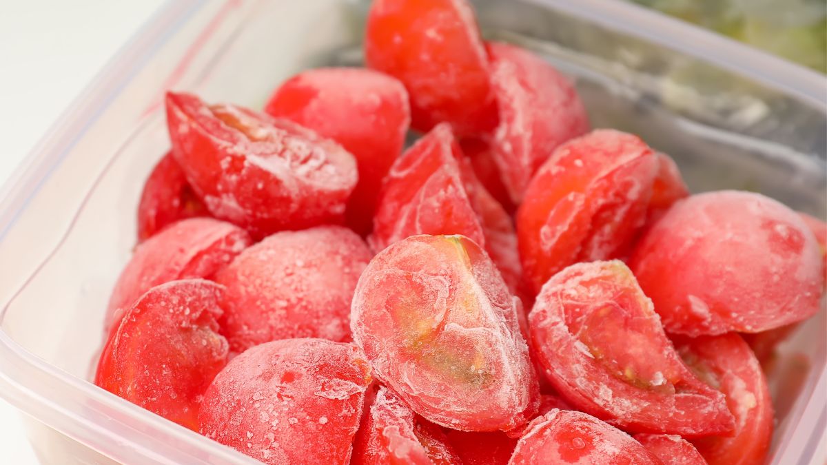 Jak prawidłowo mrozić pomidory i do czego je wykorzystać?