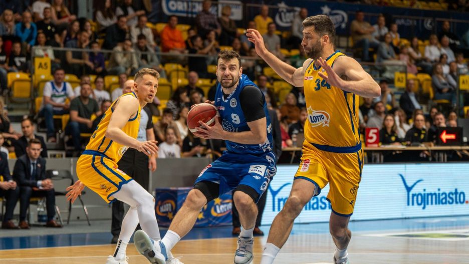 Daniel Szymkiewicz, Kamil Łączyński i Adam Hrycaniuk będą w sezonie 2025/2026 grać w AMW Arce Gdynia