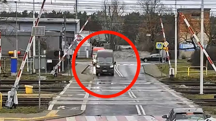 Zbyt szybki wjazd na przejazd po podniesieniu zapór to częste przewinienie kierowców