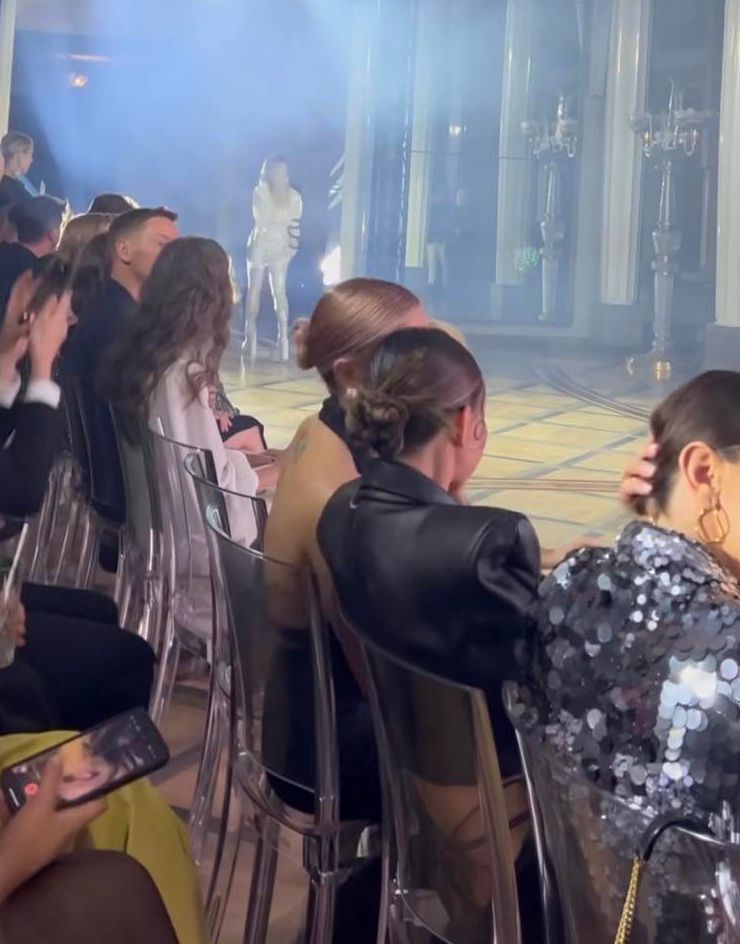 Julia Wieniawa i Maffashion reagują na Jessikę Mercedes na wybiegu