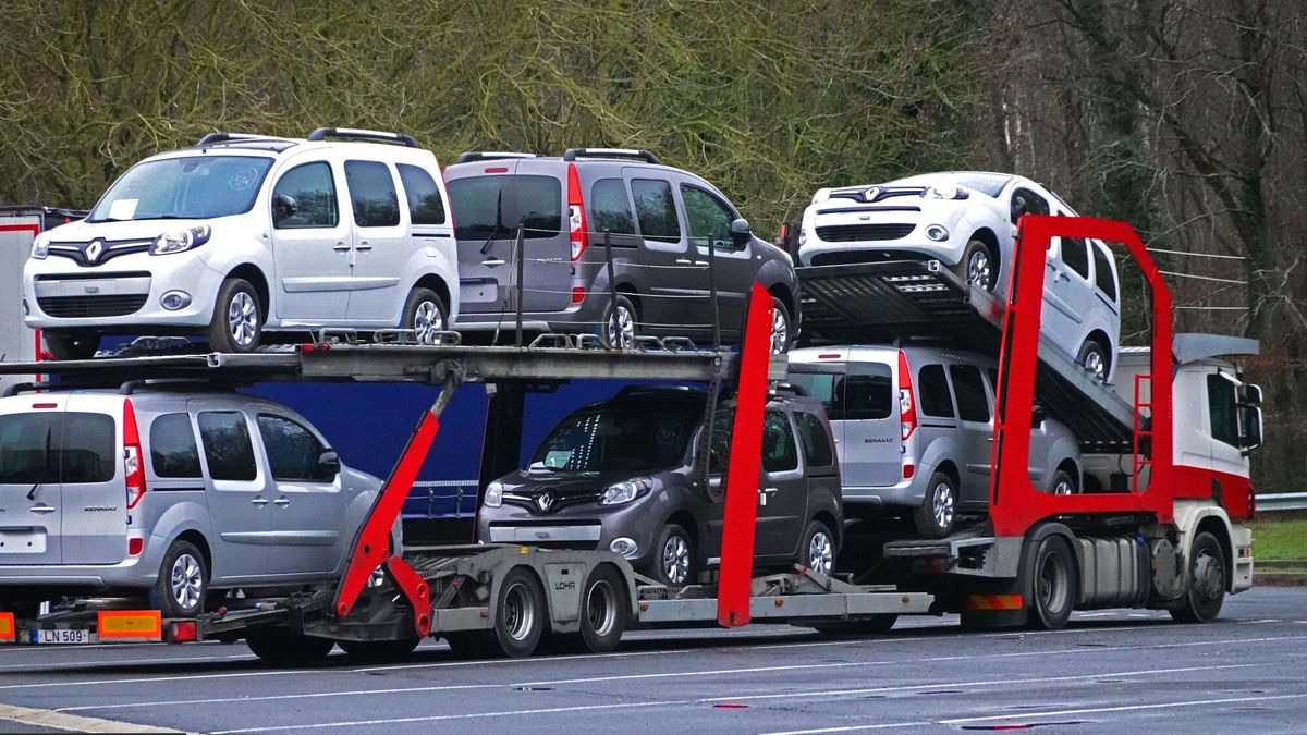 Wojtek Laski - ró?ne
Fot. Wojtek Laski / East News  Transport nowych aut z Francji firmy Renault przeznaczony do sprzedazy w Polsce. 01.01.2019
Wojtek Laski