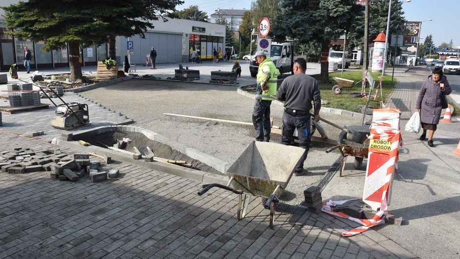 Parking przy ul. Gumniskiej w Tarnowie zyskał wybrukowaną nawierzchnię oraz ładniejszy wygląd. Zmieści się na nim ok. 30 pojazdów
