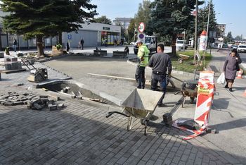 Tarnów: Remont parkingu obok ważnych placówek i punktów handlowo-usługowych dobiega końca. Plac przy ulicy Gumniskiej zyska nowy wygląd