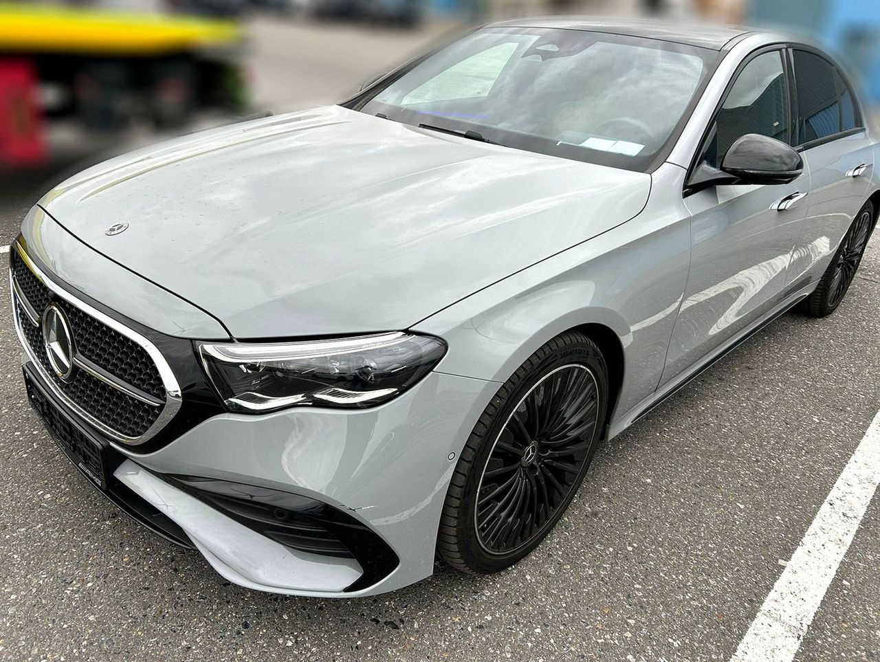 Kradzież Mercedesa za ponad 400 tys. zł. Auto odzyskane dzięki Polakom