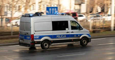 Potrącenie na skrzyżowaniu w Końskich. 47-latka trafiła do szpitala