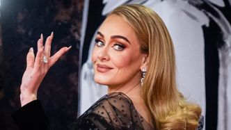 Brit Awards 2022. Adele jest już ZARĘCZONA? Na jej palcu połyskiwał GIGANTYCZNY pierścionek (ZDJĘCIA)