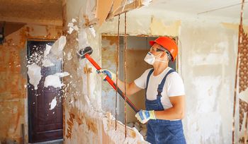 Najczęstsze oszustwa przy remontach.  Jak się zabezpieczyć?