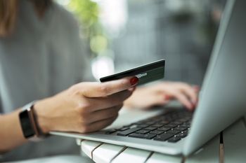 Wpisała "pomoc" w tytule. Bank zablokował przelew