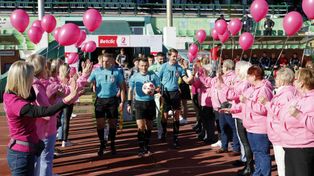 Grudziądz: Piłkarze Olimpii razem z Amazonkami promują badania piersi