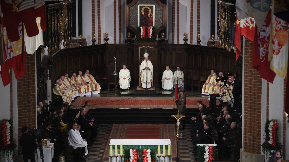 Bazylika archikatedralna pw. św. Jana Chrzciciela w Warszawie. Zdjęcie ilustracyjne