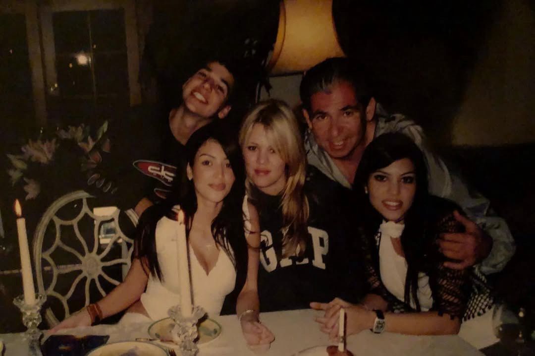 Rob Kardashian z siostrami i ojcem