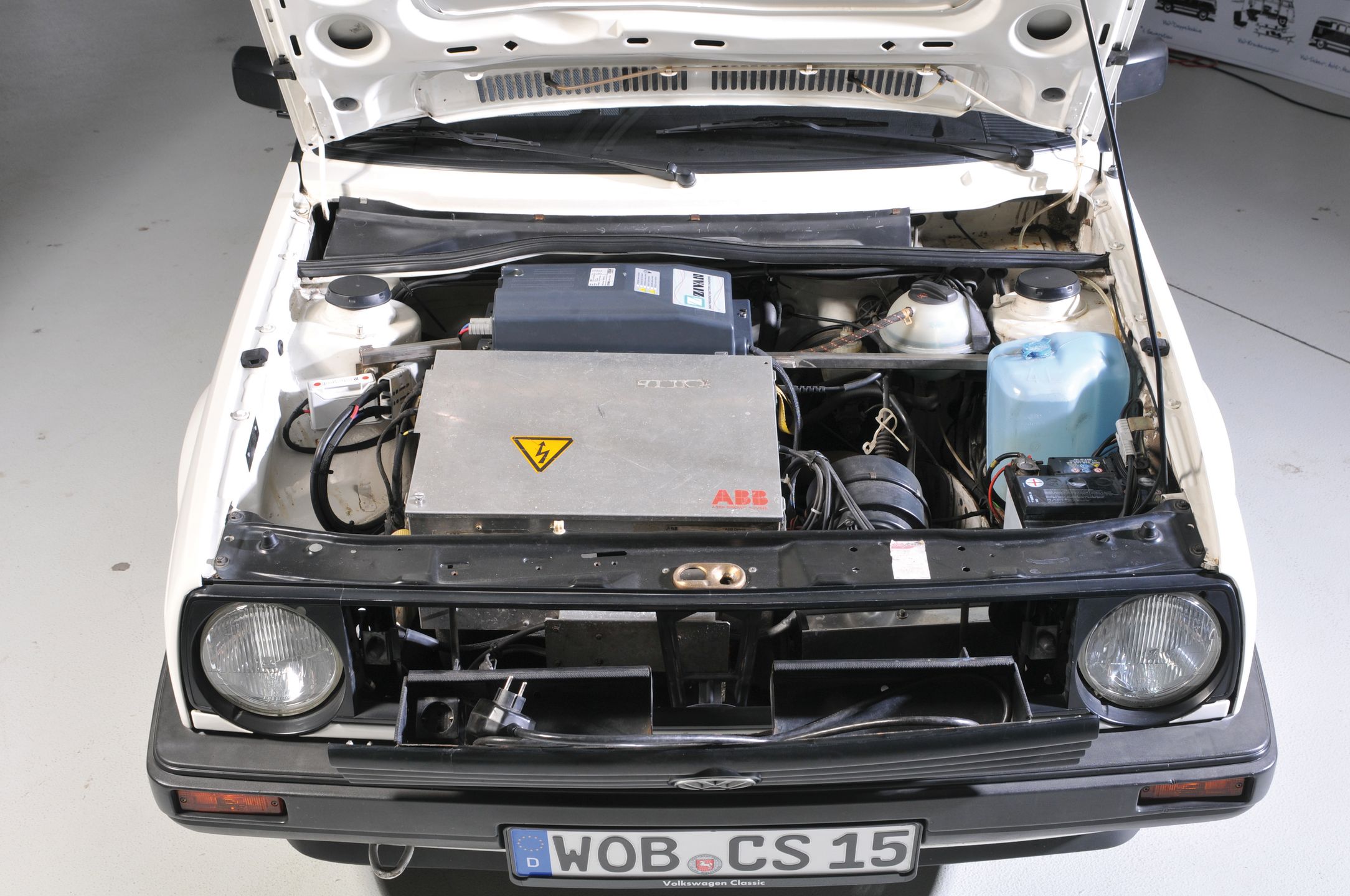 Skoro tak "zacofany" Volkswagen pracował już w latach 70. nad samochodami elektrycznymi, to nie wierzę, że pionierzy tacy jak Toyota czy Mitsubishi nie mają asa w rękawie, którym jest możliwość stworzenia w pełni funkcjonalnego pojazdu elektrycznego o normalnym zasięgu