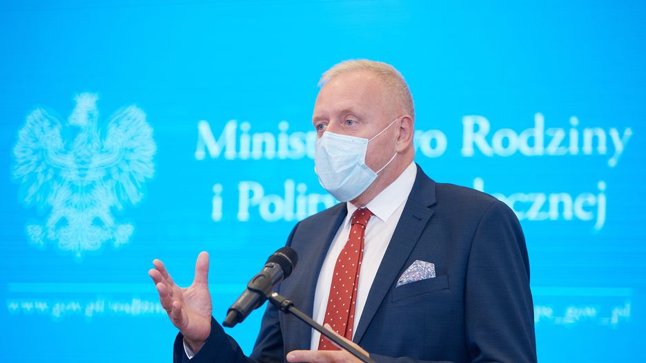 Koronawirus w Polsce. Dr Michał Sutkowski popiera nowy pomysł z maseczkami