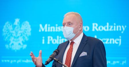 Koronawirus w Polsce. Dr Michał Sutkowski popiera nowy pomysł z maseczkami